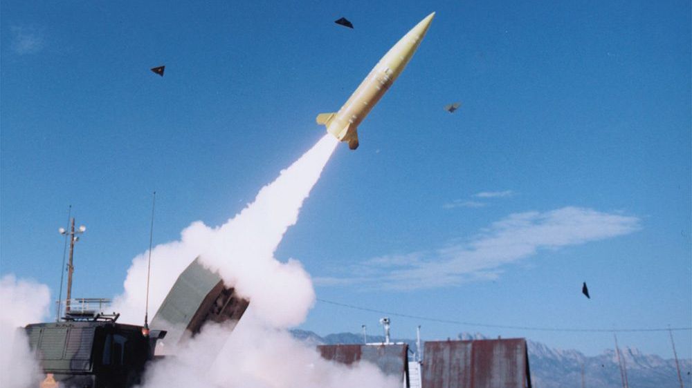Biden chce zásobovat Ukrajince raketami dlouhého doletu. Aby mohli zasáhnout Krym